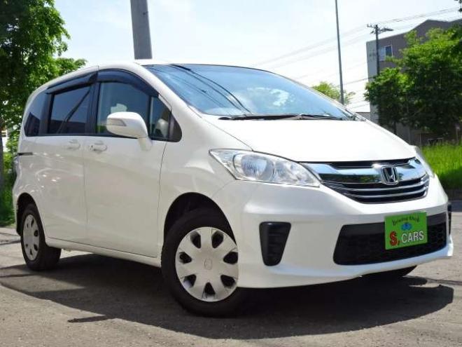 フリード1.5 G プレミアムエディション 4WD　本州車 保証1年 Wパワスラ 後席TV Bカメラ 1500