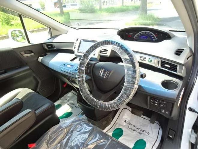 フリード1.5 G プレミアムエディション 4WD　本州車 保証1年 Wパワスラ 後席TV Bカメラ 1500