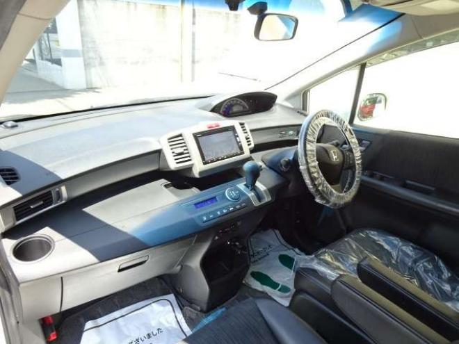フリード1.5 G プレミアムエディション 4WD　本州車 保証1年 Wパワスラ 後席TV Bカメラ 1500