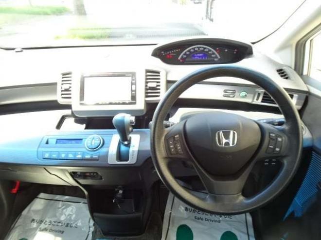 フリード1.5 G プレミアムエディション 4WD　本州車 保証1年 Wパワスラ 後席TV Bカメラ 1500