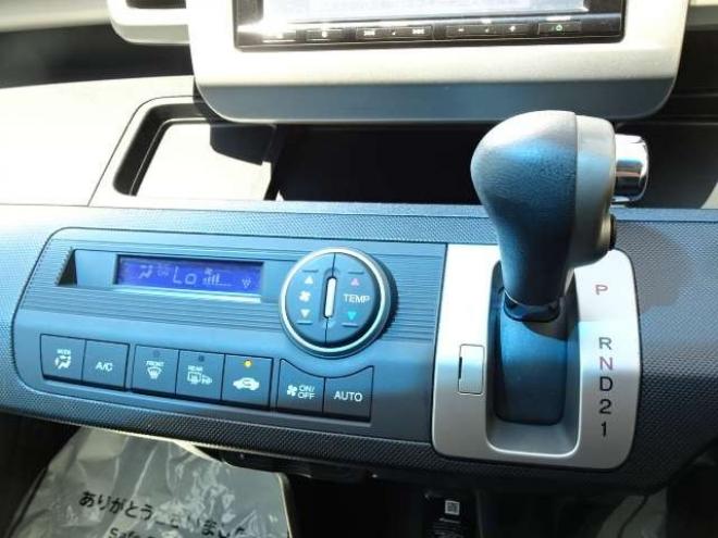 フリード1.5 G プレミアムエディション 4WD　本州車 保証1年 Wパワスラ 後席TV Bカメラ 1500