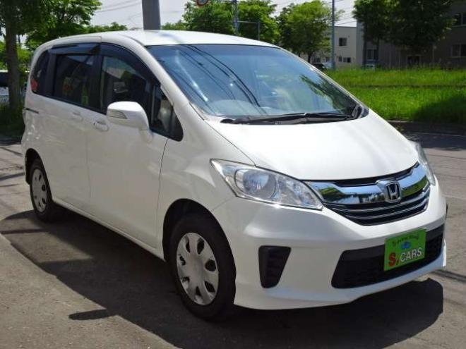フリード1.5 G プレミアムエディション 4WD　本州車 保証1年 Wパワスラ 後席TV Bカメラ 1500