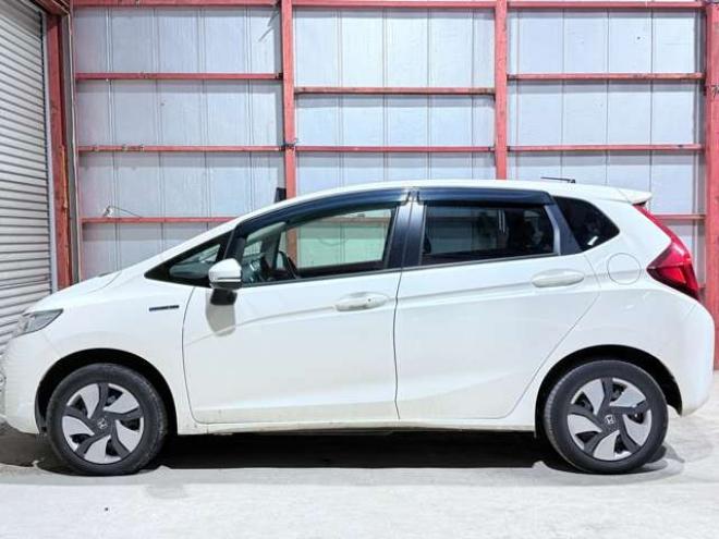 フィット1.5 ハイブリッド Lパッケージ 4WD　下廻防錆TVナビBカメETCエンスタ 1500