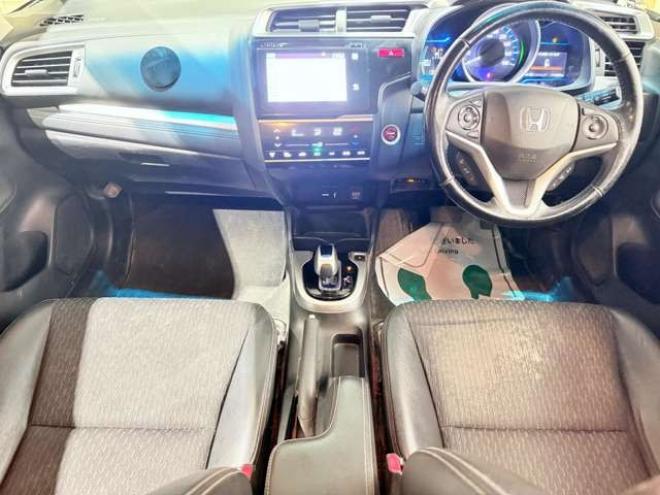 フィット1.5 ハイブリッド Lパッケージ 4WD　下廻防錆TVナビBカメETCエンスタ 1500