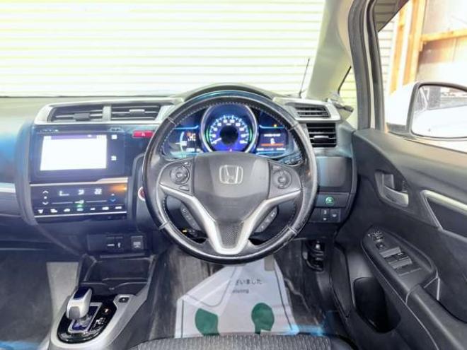 フィット1.5 ハイブリッド Lパッケージ 4WD　下廻防錆TVナビBカメETCエンスタ 1500