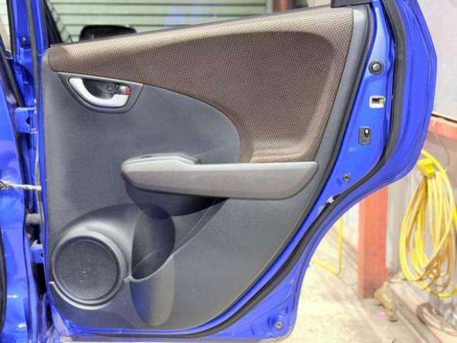 フィットシャトルハイブリッド1.3 スマートセレクション　下廻防錆1オナTVバックカメラETC 2WD 1300