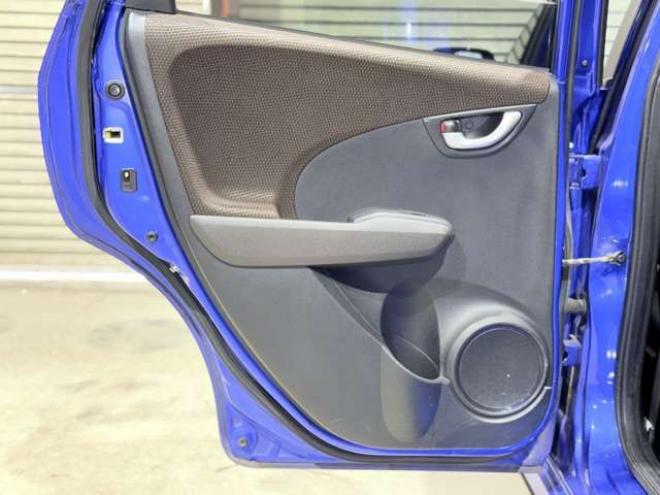 フィットシャトルハイブリッド1.3 スマートセレクション　下廻防錆1オナTVバックカメラETC 2WD 1300
