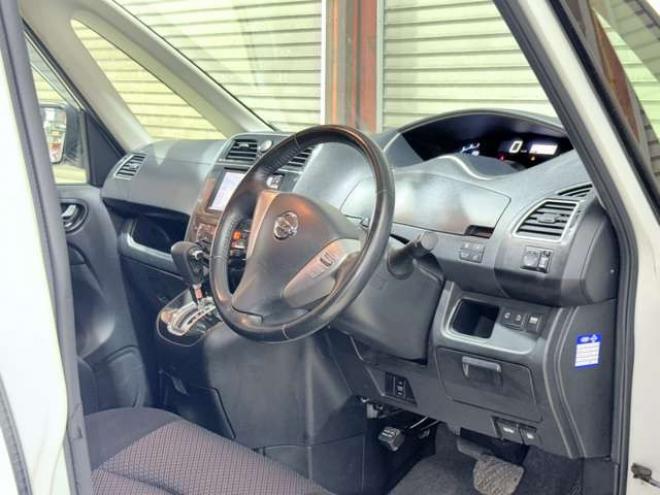 セレナ2.0 ハイウェイスター Vセレクション 4WD　下廻防錆TVナビBカメETC 2000