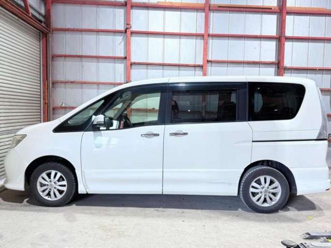 セレナ2.0 ハイウェイスター Vセレクション 4WD　下廻防錆TVナビBカメETC 2000