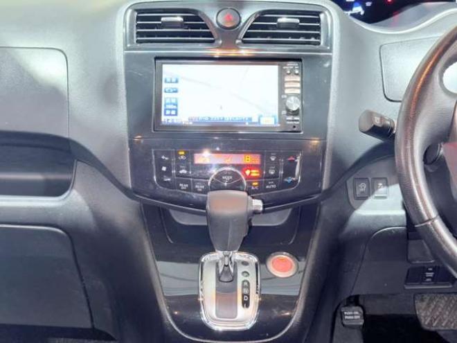 セレナ2.0 ハイウェイスター Vセレクション 4WD　下廻防錆TVナビBカメETC 2000