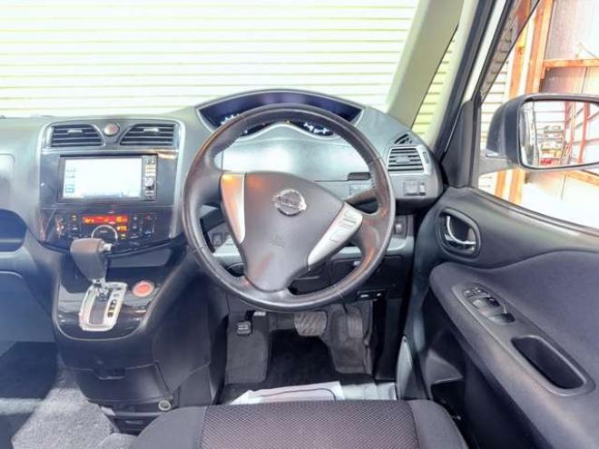 セレナ2.0 ハイウェイスター Vセレクション 4WD　下廻防錆TVナビBカメETC 2000