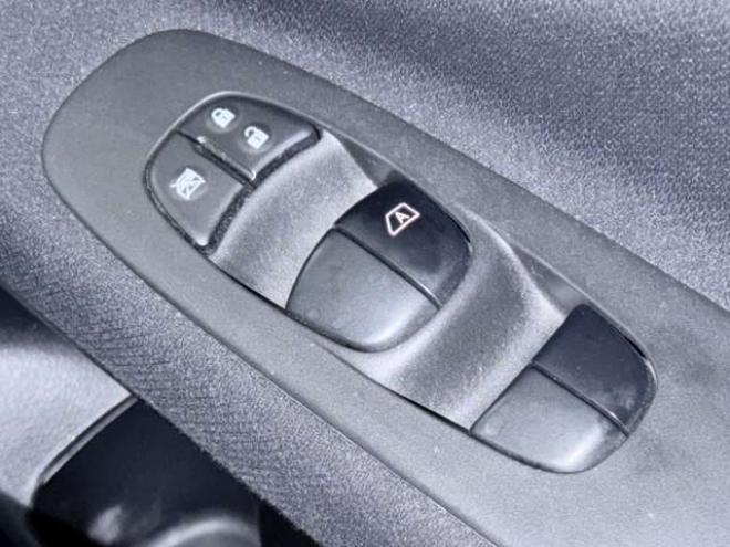 セレナ2.0 ハイウェイスター Vセレクション 4WD　下廻防錆TVナビBカメETC 2000