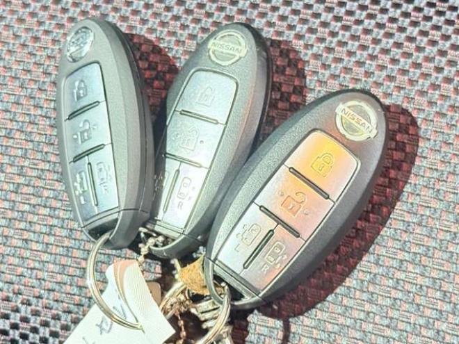 セレナ2.0 ハイウェイスター Vセレクション 4WD　下廻防錆TVナビBカメETC 2000