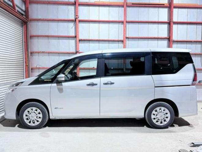 セレナ2.0 X 4WD　下廻防錆TVナビ夏冬タイヤ 2000