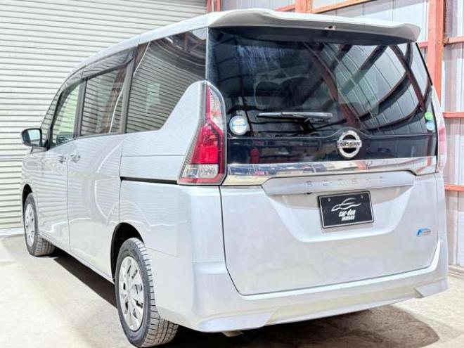 セレナ2.0 X 4WD　下廻防錆TVナビ夏冬タイヤ 2000