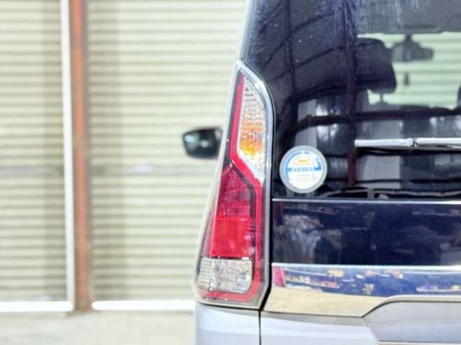 セレナ2.0 X 4WD　下廻防錆TVナビ夏冬タイヤ 2000