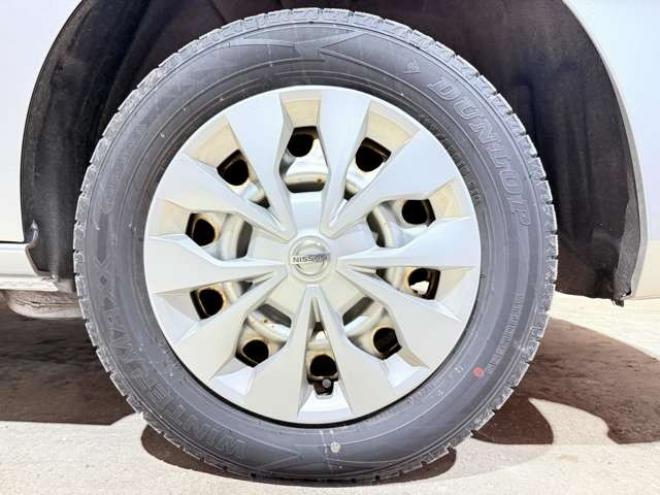 セレナ2.0 X 4WD　下廻防錆TVナビ夏冬タイヤ 2000