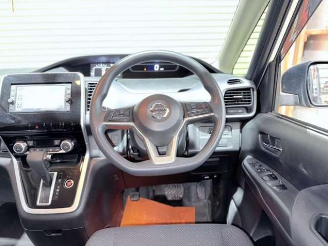 セレナ2.0 X 4WD　下廻防錆TVナビ夏冬タイヤ 2000