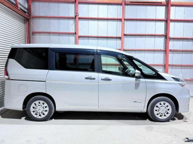 セレナ2.0 X 4WD　下廻防錆TVナビ夏冬タイヤ 2000
