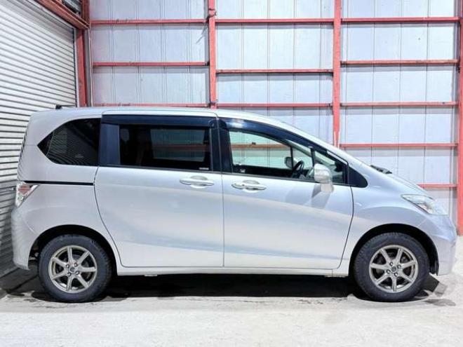 フリード1.5 G ジャストセレクション 4WD　下廻防錆TVナビBカメエンスタETC 1500