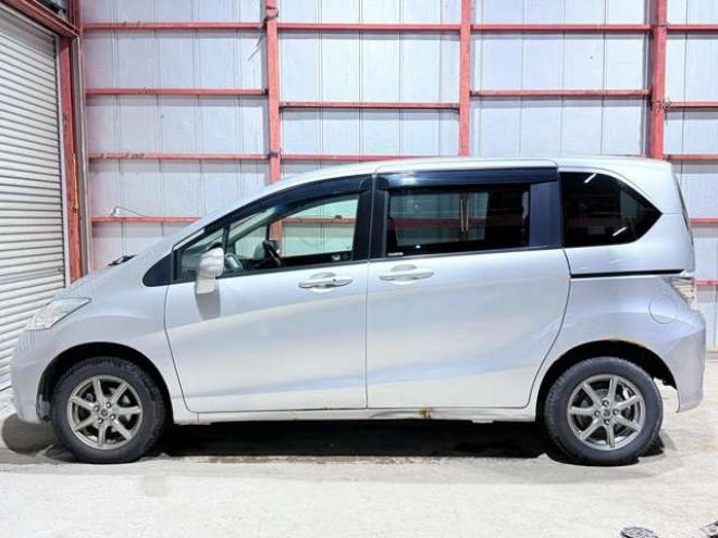 フリード1.5 G ジャストセレクション 4WD　下廻防錆TVナビBカメエンスタETC 1500