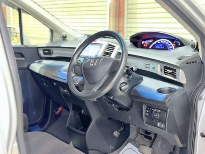 フリード1.5 G ジャストセレクション 4WD　下廻防錆TVナビBカメエンスタETC 1500