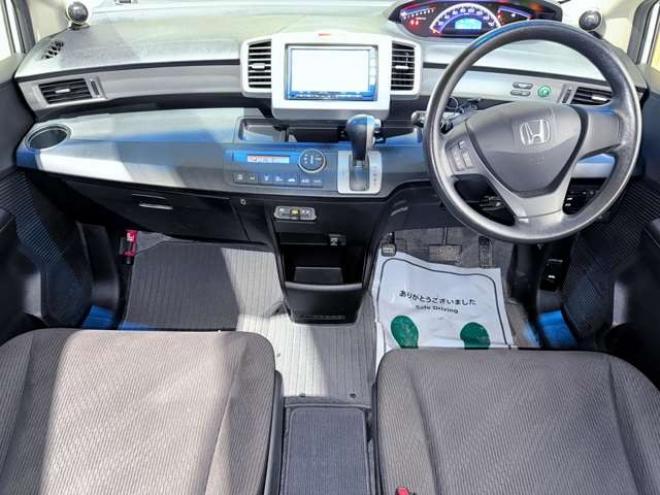 フリード1.5 G ジャストセレクション 4WD　下廻防錆TVナビBカメエンスタETC 1500