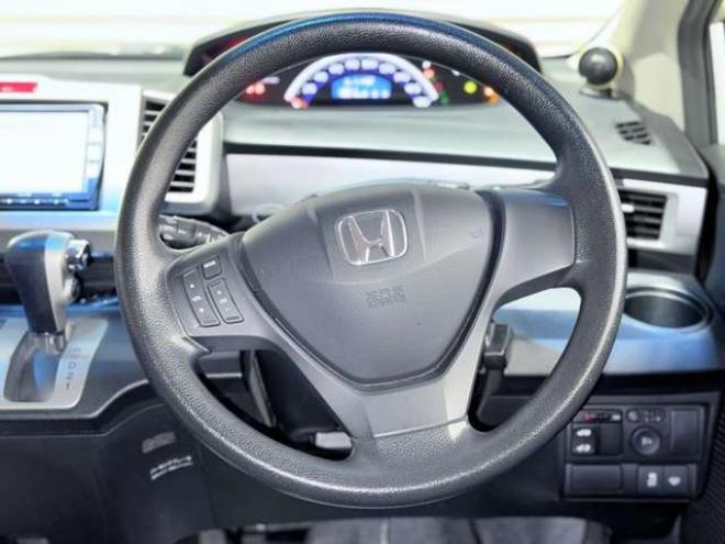 フリード1.5 G ジャストセレクション 4WD　下廻防錆TVナビBカメエンスタETC 1500