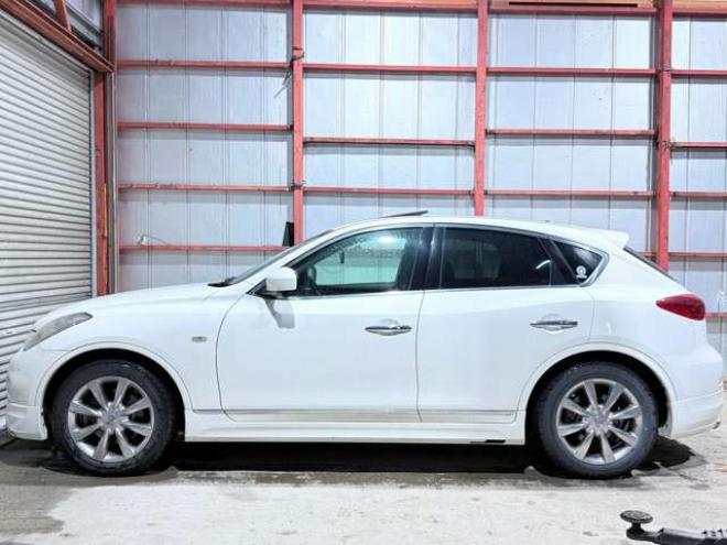 スカイラインクロスオーバー3.7 370GT FOUR 4WD　下廻防錆サンルーフTVナビBカメエンスタ 3700