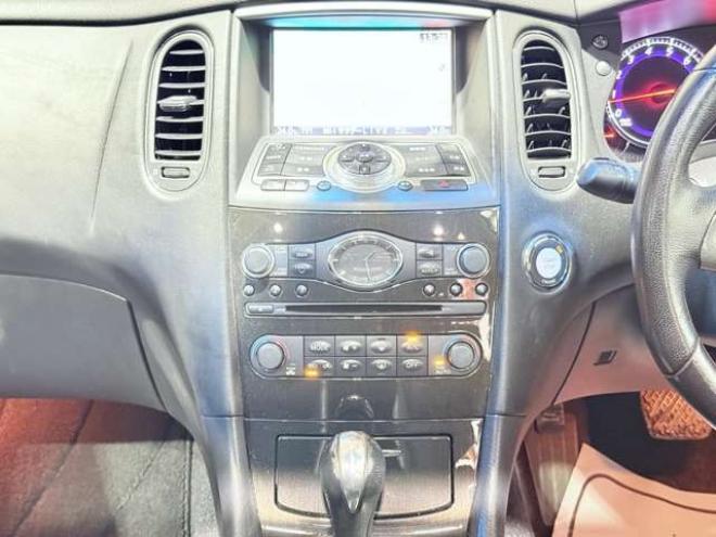 スカイラインクロスオーバー3.7 370GT FOUR 4WD　下廻防錆サンルーフTVナビBカメエンスタ 3700