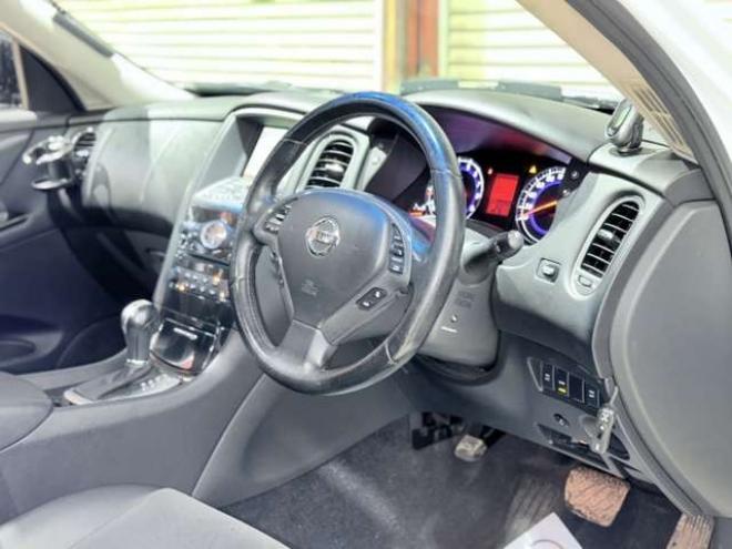 スカイラインクロスオーバー3.7 370GT FOUR 4WD　下廻防錆サンルーフTVナビBカメエンスタ 3700