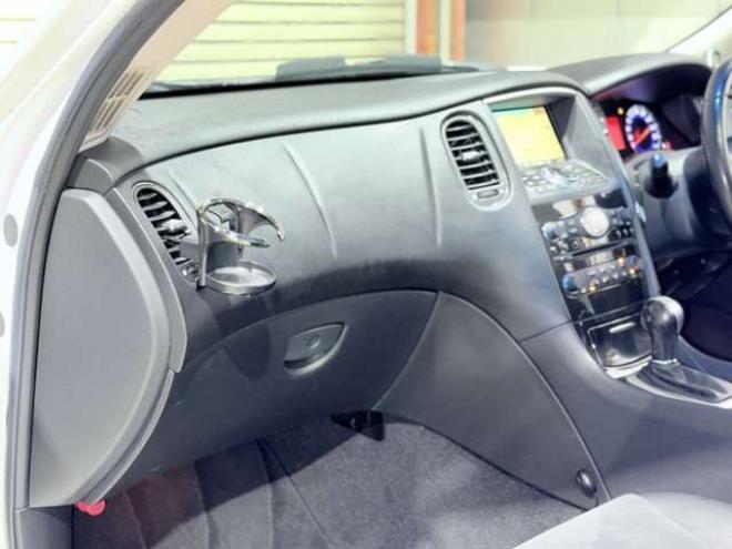 スカイラインクロスオーバー3.7 370GT FOUR 4WD　下廻防錆サンルーフTVナビBカメエンスタ 3700