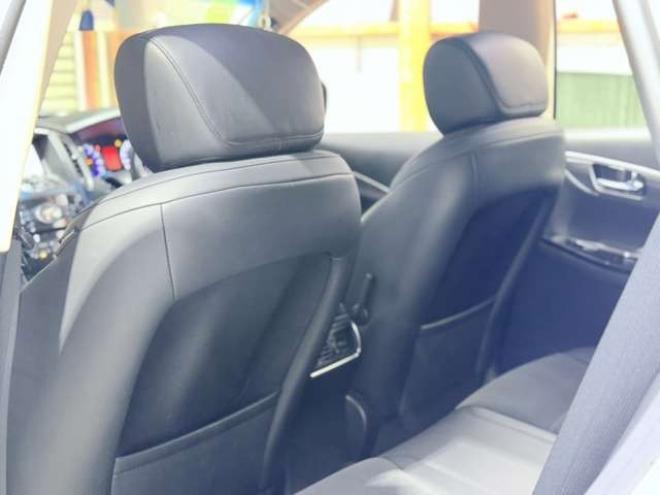 スカイラインクロスオーバー3.7 370GT FOUR 4WD　下廻防錆サンルーフTVナビBカメエンスタ 3700