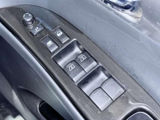 スカイラインクロスオーバー3.7 370GT FOUR 4WD　下廻防錆サンルーフTVナビBカメエンスタ 3700