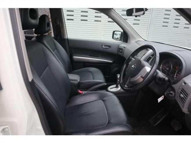 エクストレイル2.0 20X 4WD　ナビ・Bカメラ・フルモデルチェンジ後 2000