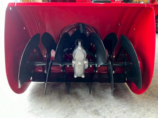 除雪機ホンダ　HSS655C！セル付き！2024年式！