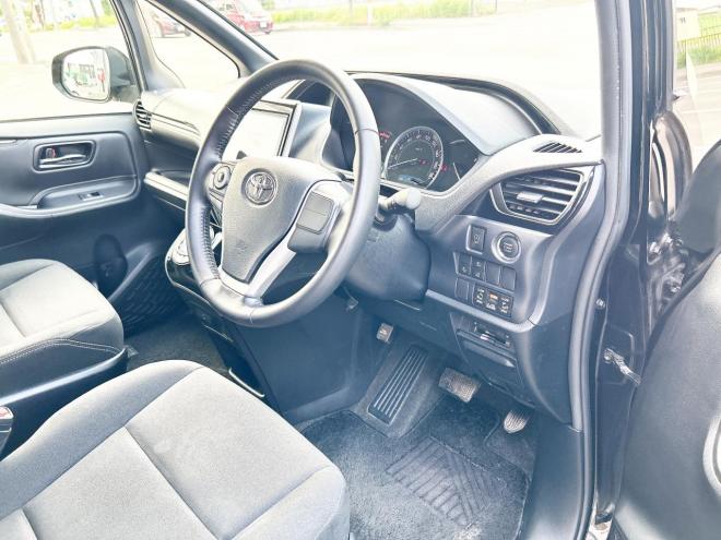 エスクァイア2.0Xi 4WD　ローンが不安な方＜優遇ローン＞モデリスタ　両側パワスラ　純正ナビ 4WD