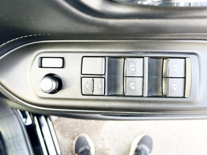 エスクァイア2.0Xi 4WD　ローンが不安な方＜優遇ローン＞モデリスタ　両側パワスラ　純正ナビ 4WD