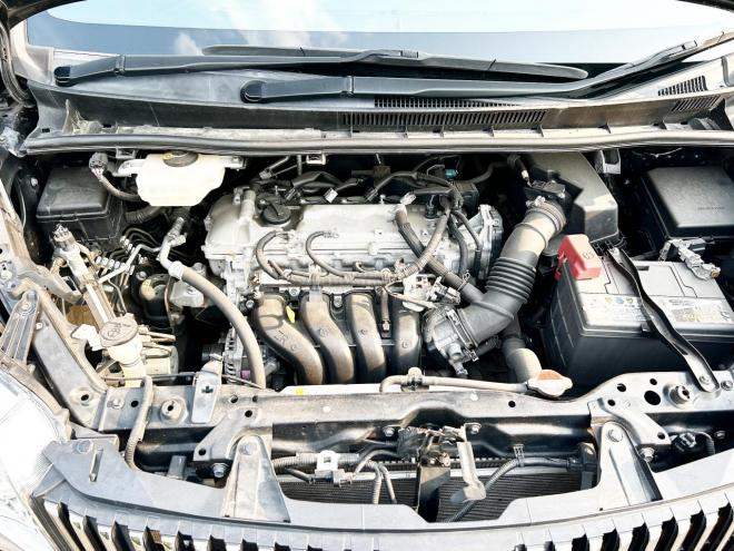 エスクァイア2.0Xi 4WD　ローンが不安な方＜優遇ローン＞モデリスタ　両側パワスラ　純正ナビ 4WD
