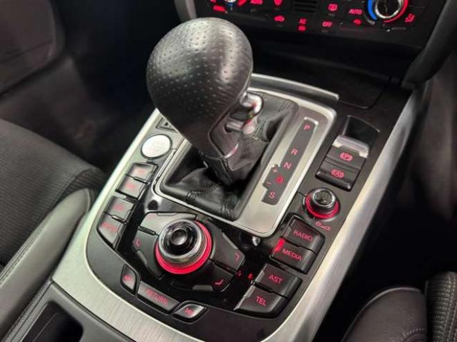アウディA4アバント 2.0 TFSI クワトロ Sラインパッケージ 4WD　純正ナビ 正規輸入車 2000