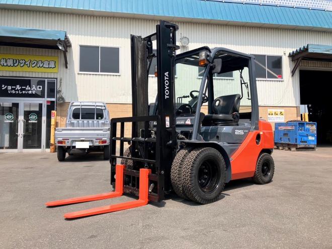 フォークリフトトヨタ　中古　8FD25　ヒンジ付