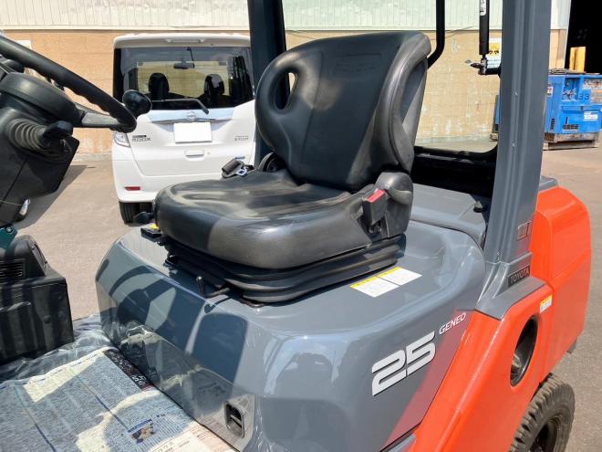 フォークリフトトヨタ　中古　8FD25　ヒンジ付