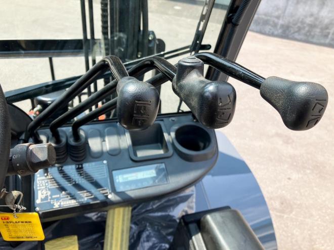フォークリフトトヨタ　中古　8FD25　ヒンジ付