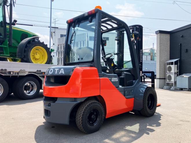 フォークリフトトヨタ　中古　8FD25　ヒンジ付