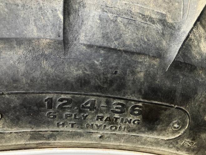 トラクターイセキ　中古　TJX77