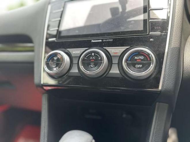 インプレッサXVハイブリッド 2.0i-L 4WD　黒革シート/ETC/社外ナビ/地デジ/Bカメラ 2000