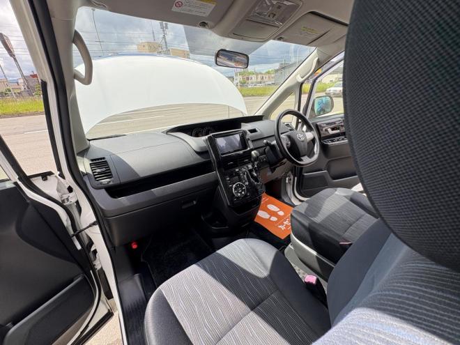 ノアNOAH 4WD SI 寒冷地仕様車　両パワースライドドア　エンジンスターター　Bluetoothフルセグナビ　バックカメラ　ビルトインETC　POUSHスタート　全磨き済　autoライト 4WD 2000 5Dr