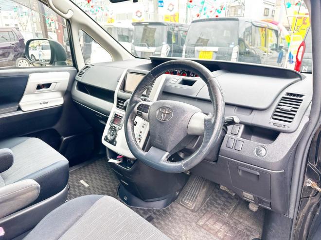 ノア2.0Si 4WD　ローンが不安な方＜優遇ローン＞本州仕入　ナビ　後席モニター　両Pスラ 4WD 2000 5Dr