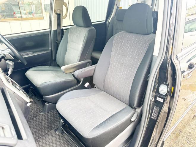 ノア2.0Si 4WD　ローンが不安な方＜優遇ローン＞本州仕入　ナビ　後席モニター　両Pスラ 4WD 2000 5Dr