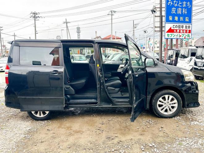 ノア2.0Si 4WD　ローンが不安な方＜優遇ローン＞本州仕入　ナビ　後席モニター　両Pスラ 4WD 2000 5Dr